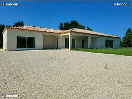 villa 200m2 - 7 pièces - 2500 m2 de terrain
