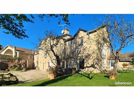 château 11 pièces 208 m²