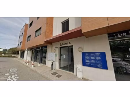 location local professionnel 114m²