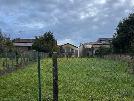 terrain constructible 700 à 800 m² – centre-ville aire-sur-adour – rare