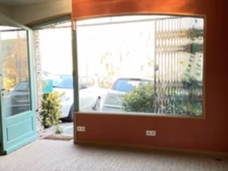 location local commercial 22m² ceyreste 13600