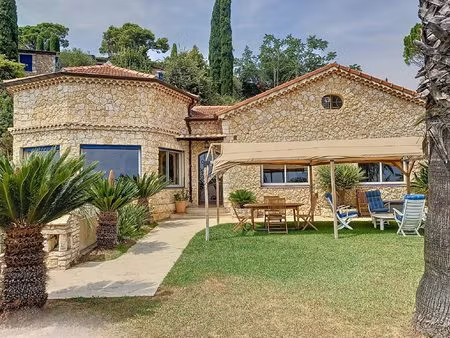 location maison 6 pièces 200m² chateauneuf grasse 06740