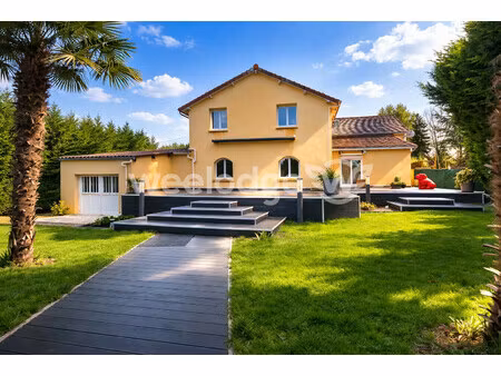 villa avec piscine 208m²