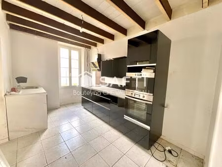 maison à étage avec 2 chambres