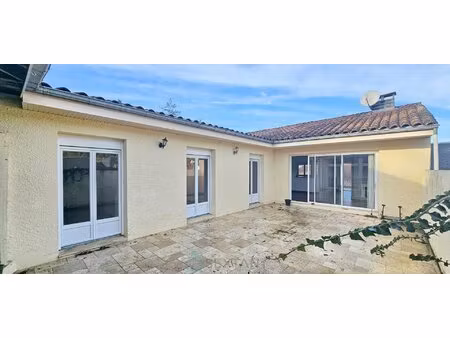 immeuble avec appartement de 147 m² et local polyvalent de 180 m² à sarlat