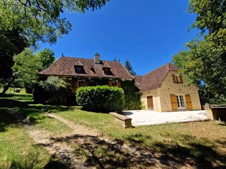 maison perigordine de caractere proche des commerces.