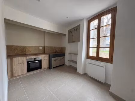 location appartement 1 pièce 60 m² à allemagne-en-provence (04500)