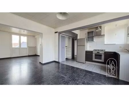 vaste t2 avec balcon à dijon