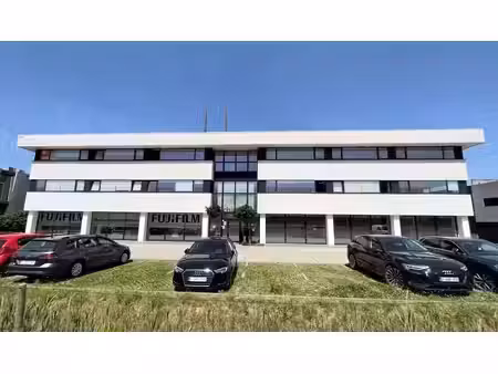 modern afgewerkte kantoorruimte te huur in burcht