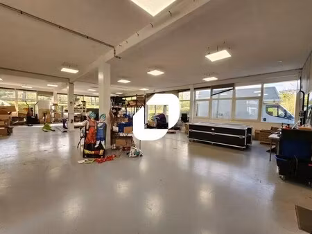 location local d'activités 446 m²