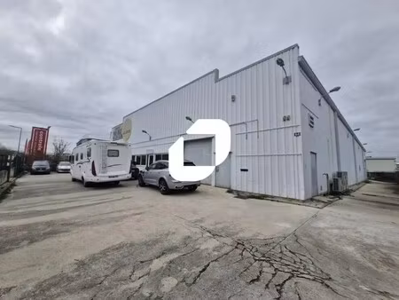 location local d'activités 1 080 m²