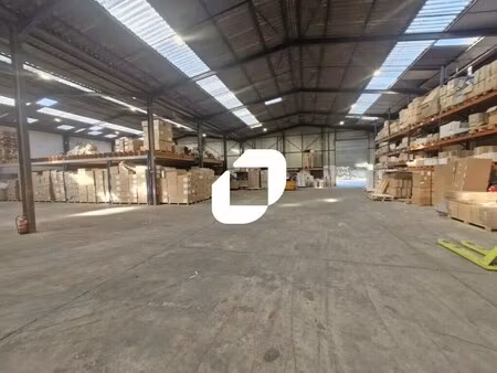 location local d'activités 1 710 m²