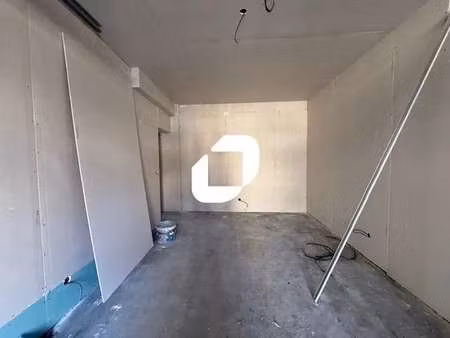 location local d'activités 100 m²