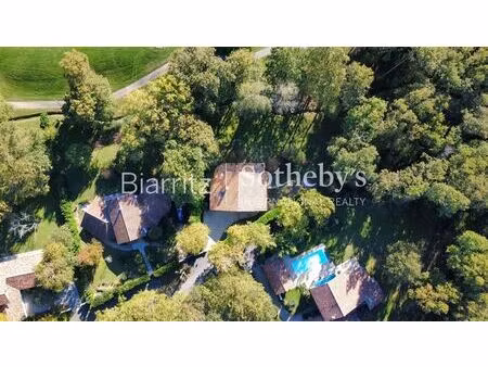 villa de prestige à vendre à arcangues – calme et golf