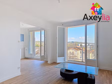 a louer - le coteau - studio avec balcon et stationnement