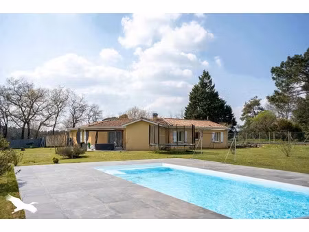 vente maison 6 pièces 140 m² à le fouilloux (17270)  343 200 €