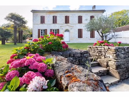 vente maison 6 pièces 250 m² à val-de-livenne (33820)  350 000 €