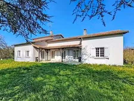 vente maison à la foye-monjault (79360) : à vendre / 190m² la foye-monjault