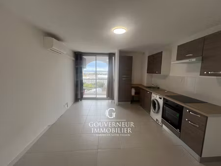 carnon studio climatisé refait à neuf à louer à l'année