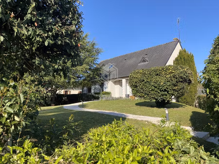 maison 4 chambres avec un beau jardin à côté des commodités