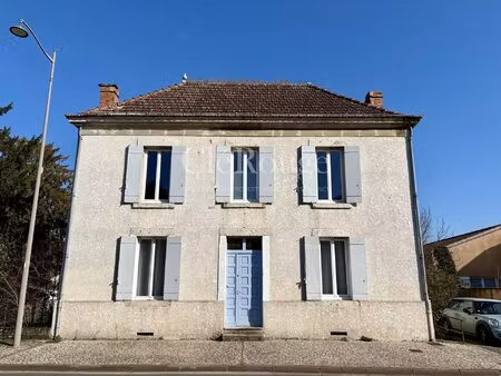 proche de miramont-de-guyenne – élégante maison de village lumineuse avec jardin arboré et