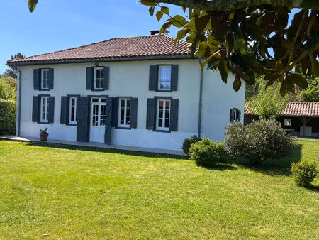 maison de charme de 175 m² avec piscine et grand jardin