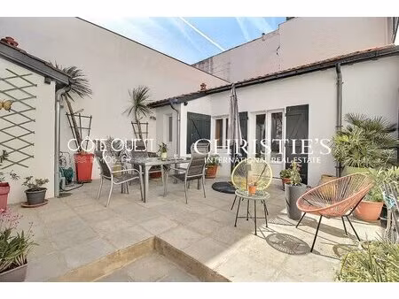à vendre saint-jean-de-luz - appartement de 77 m² avec garage et grande cour au coeur de s
