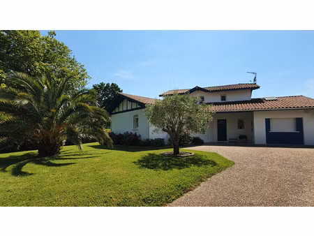 bassussarry maison familiale avec piscine aux portes de bi