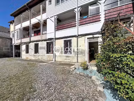 nay - vente appartement au rez-de-chaussée à rénover
