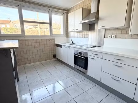 à louer - appartement t3 - avec parking et cave