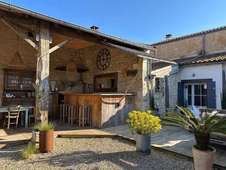 vente maison 4 pièces 118 m² saint-hippolyte (17430)