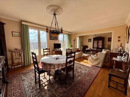 appartement t3 de 100 89m² habitables.