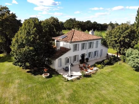 sublime maison de maitre rénovée sur 2 ha proche tous commerce