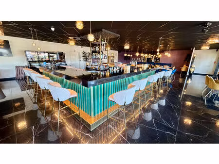 vente local commercial 10 pièces 750m2 la garde 83130 - 850000 € - surface privée