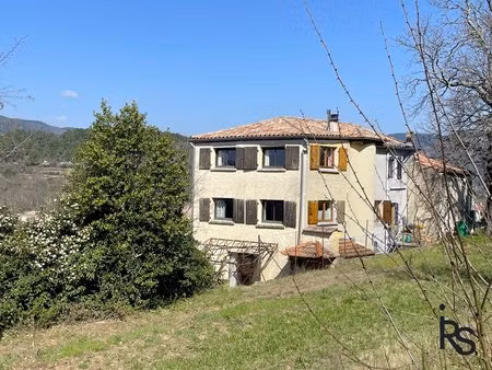 une lumineuse maison de village de 167 m2 avec 5259 m2 de terrain en partie séparé  au...