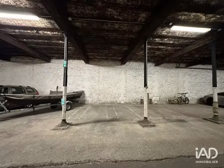 location garage box et parking à bordeaux (33000) : à louer / 11m² bordeaux