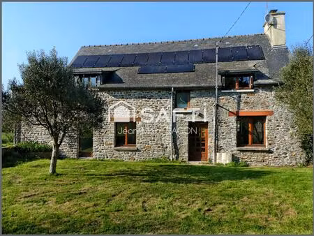 longère en pierre avec 5 chambres et jardin.