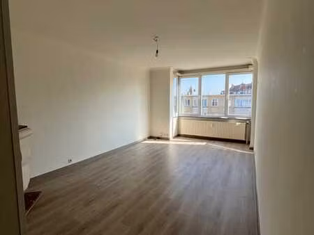 bel appt renove 90m2 avec balcon