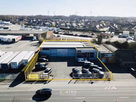 op toplocatie: instapklaar handelspand bestaande uit maga...