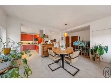 spacieuse maison familiale avec double garage près de renaix