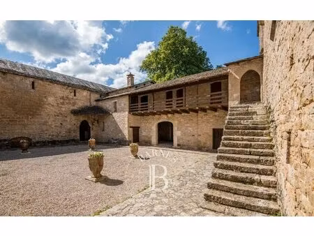 aveyron-ancien monastere du xiiiéme siecle