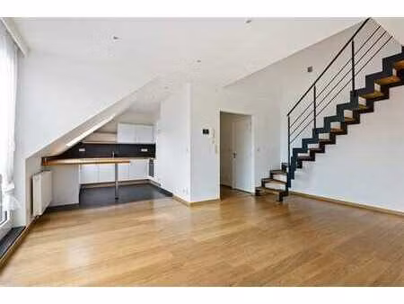 **sous option** appartement duplex dans une rue calme