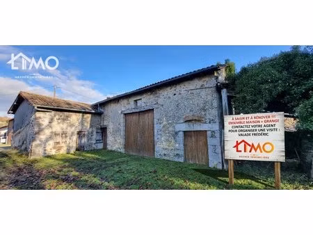 ensemble en pierre à rénover d'une surface totale de 222 m² sur une parcelle de terrain de