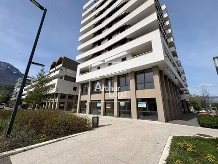 achat local commercial 619m² le pont de claix 38800