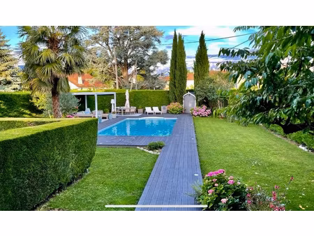 elégance  confort & piscine aux portes de genève