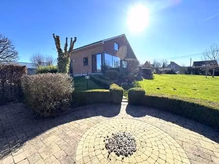 superbe 4 façades avec jardin et terrain à bâtir