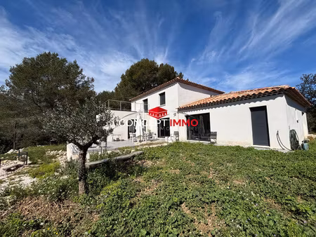 villa moderne de 212m2 sur 1976 m2 de terrain avec piscine 1