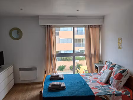 ** bord de mer ** studio equipée ** (83430) saint mandrier - pin rolland