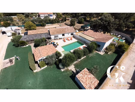 maison familiale de plain pied de 7 pièces avec une dependance