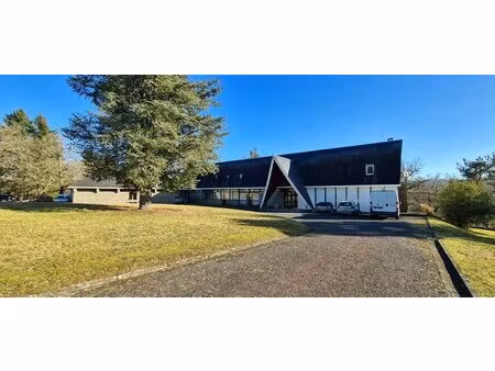 grande propriété en zone naturelle parc arboré d'environ 12 ha